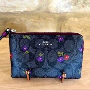 COACH Corner Zip Wristlet Wallet Signature Canvas Country Floral Print CM867 NWT